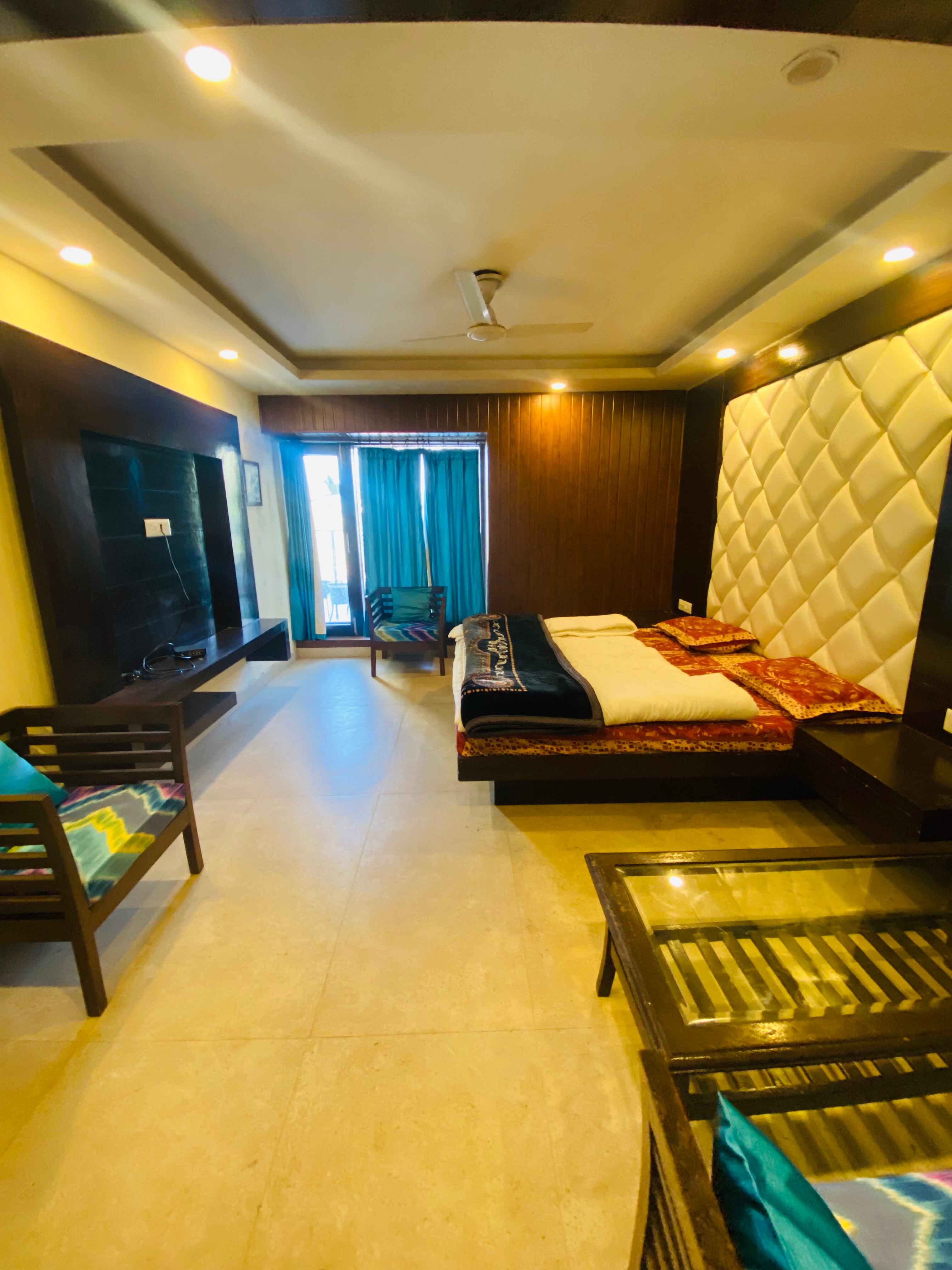 Mussoorie Magic - 2BR suite with kitchen - Tap to explore photos
