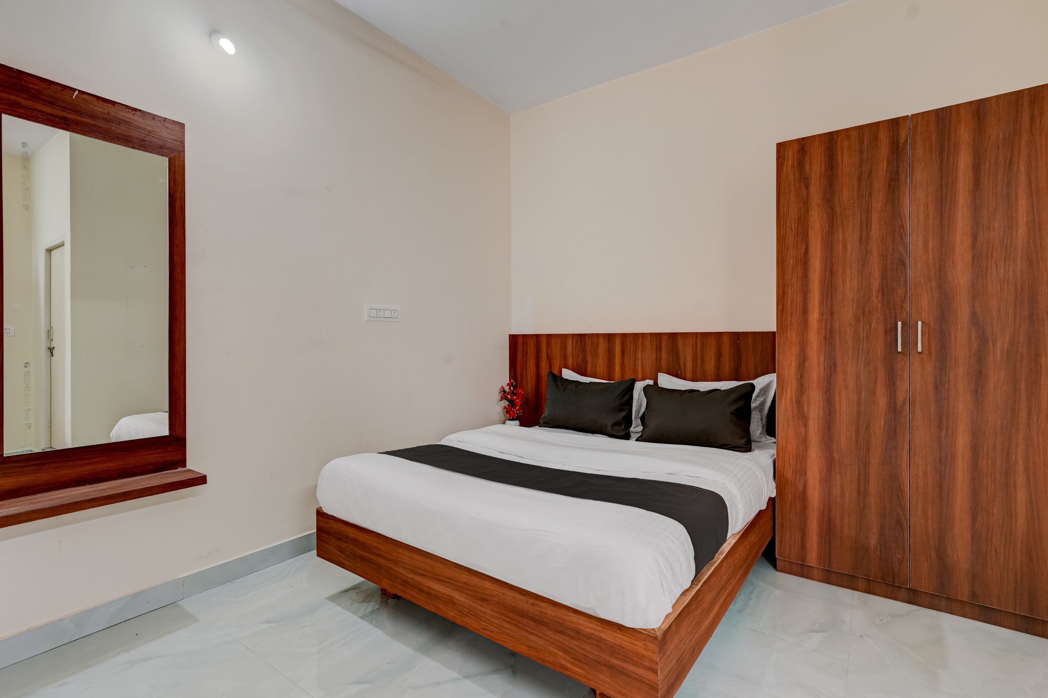 Hotel O SLN Comforts - Tap to explore photos