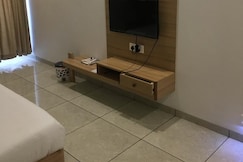 Hotel Benson, Karjan