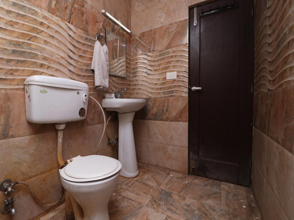 Hotel Shre Vardhman Clasic - Tap to explore photos