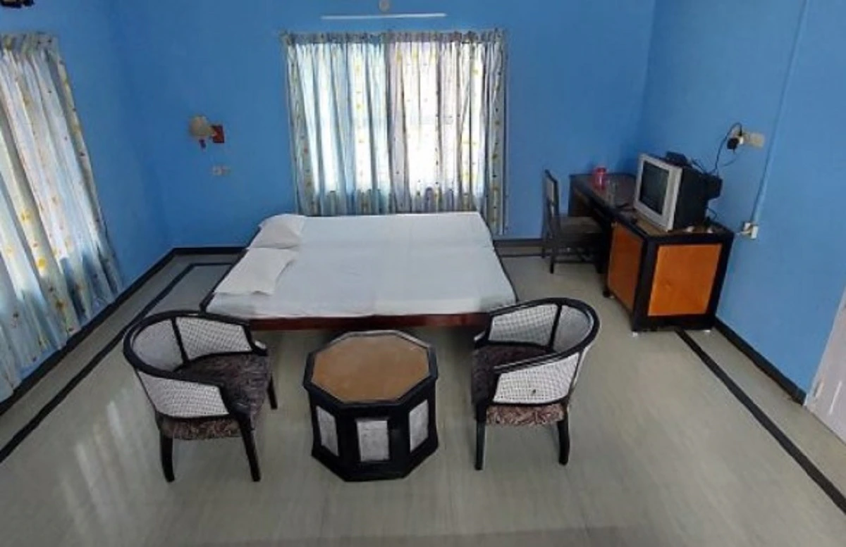Chaithram Paying Guest House And Lodge - Tap to explore photos