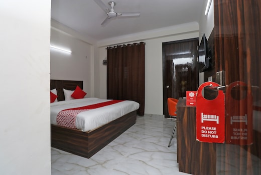 Hotel O N R Residency (Nanak Ram Residency)