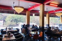 ROCK SPOT HOTEL AND RESTAURANT, Dhatwal