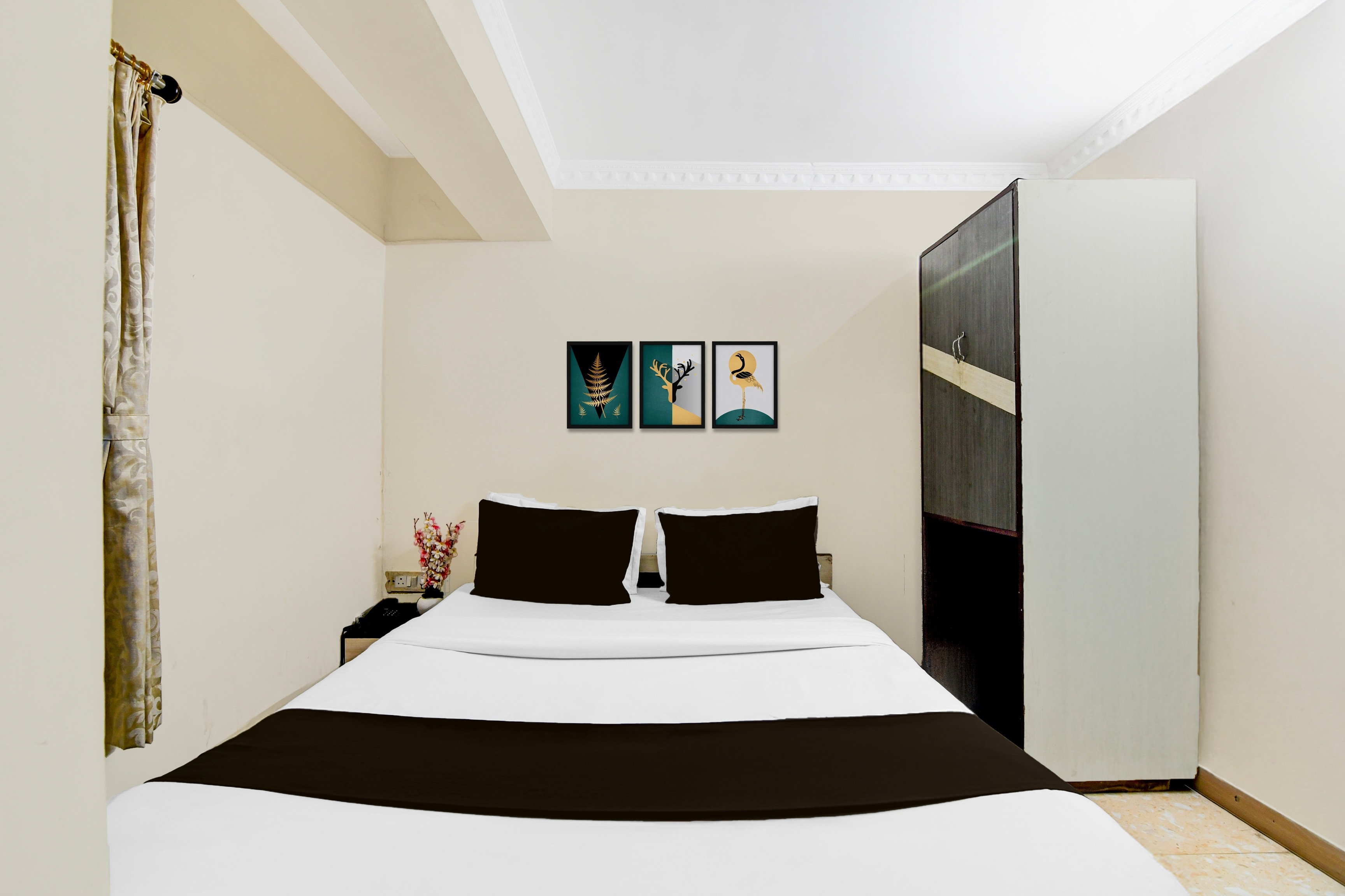 Super Hotel O Sarat Bose Road formerly Shree Guest House - Tap to explore photos