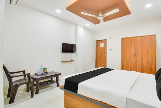 OYO 93033 Hotel Atharva Executive