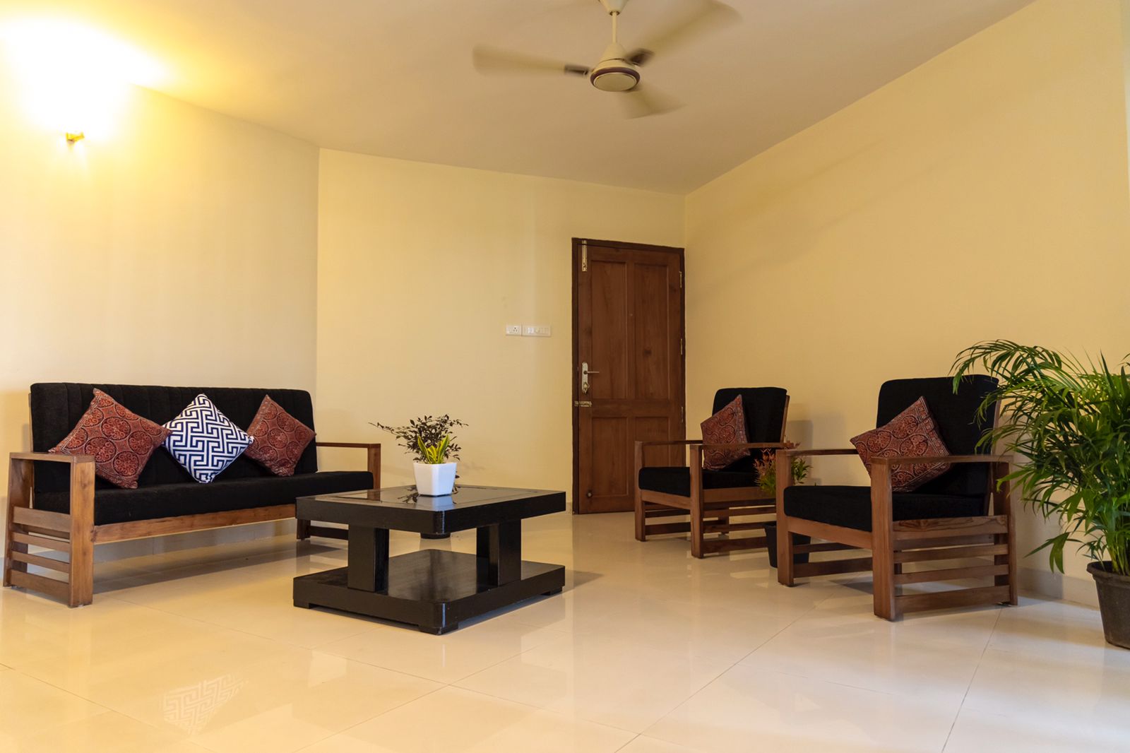 Best Serviced 3bhk Apartment Taj Vivanta View at Marine Drive Cochin - Tap to explore photos