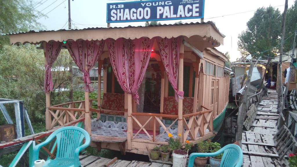 Hotel Golden View Srinagar - Tap to explore photos