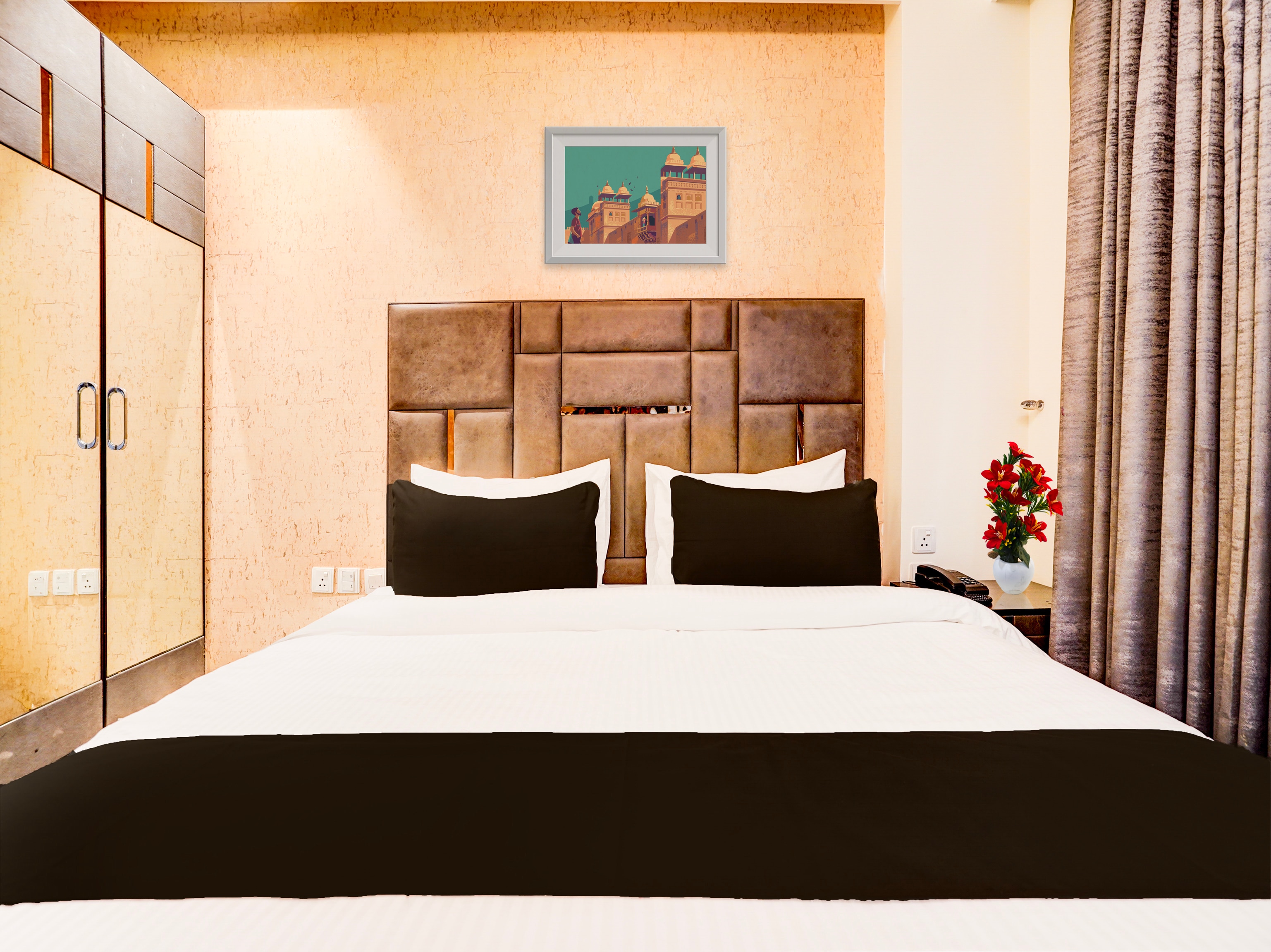 Super Townhouse Pitampura West Enclave - Tap to explore photos
