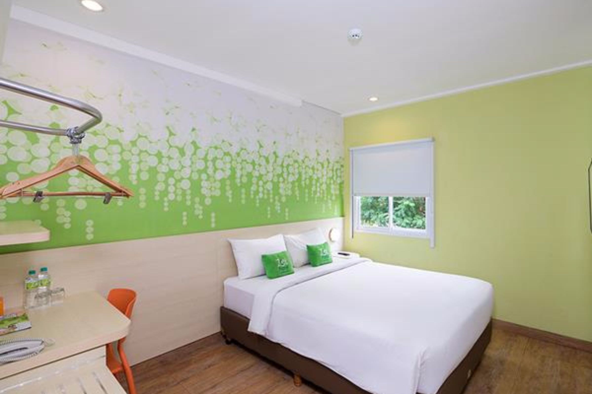 Zest Hotel Legian - Tap to explore photos