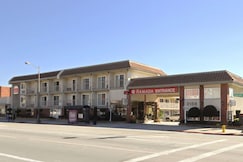 Ramada by Wyndham Pasadena, Los Angeles
