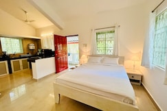 White Studio in the woods, 5 KM from the Calangute beach, Belgaum