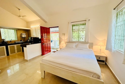 White Studio in the woods, 5 KM from the Calangute beach