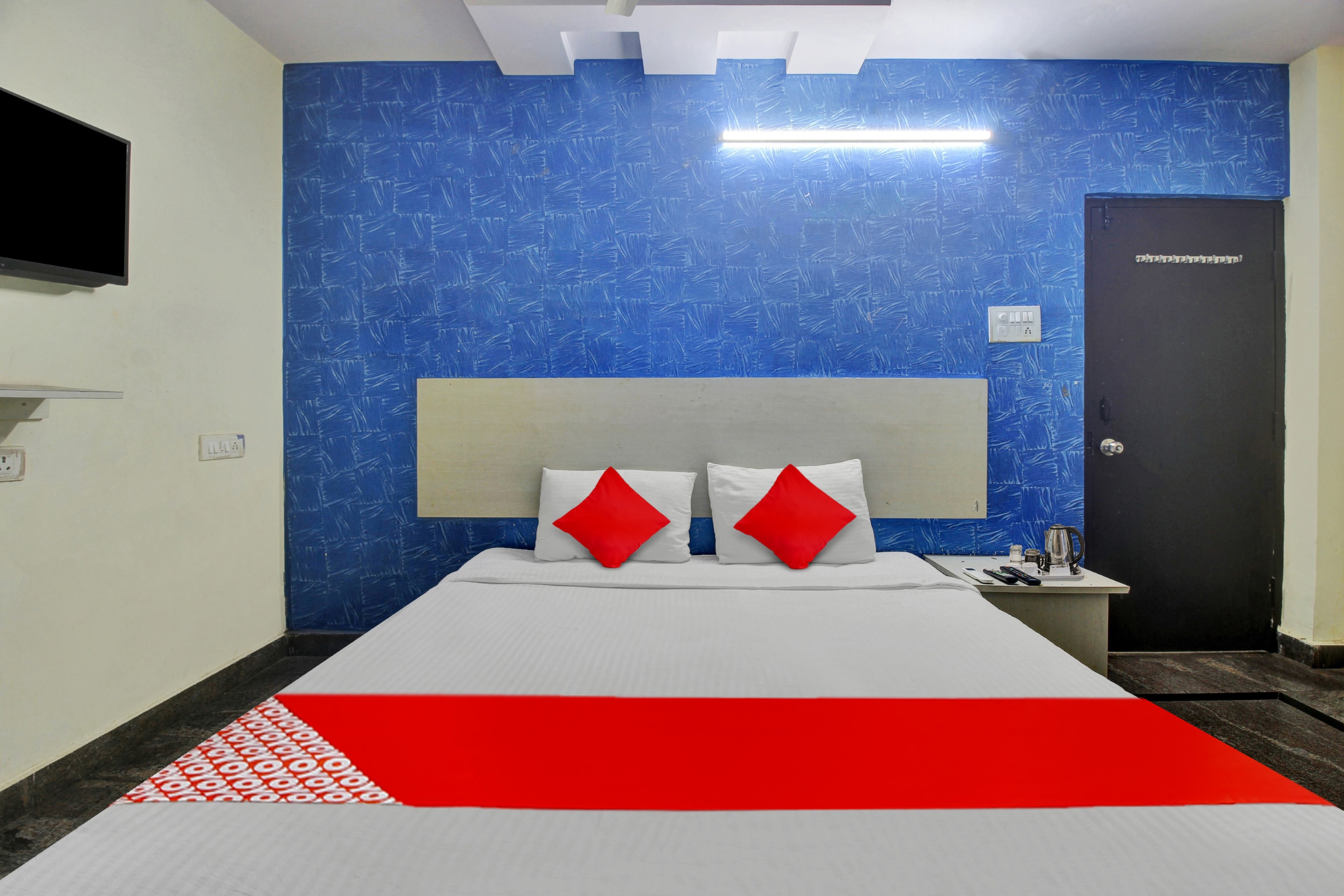 Flagship Hotel Lavish Stay - Tap to explore photos