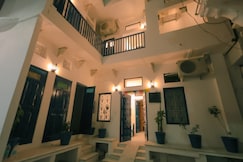 White Poppy Lake Side Hostel, Udaipur