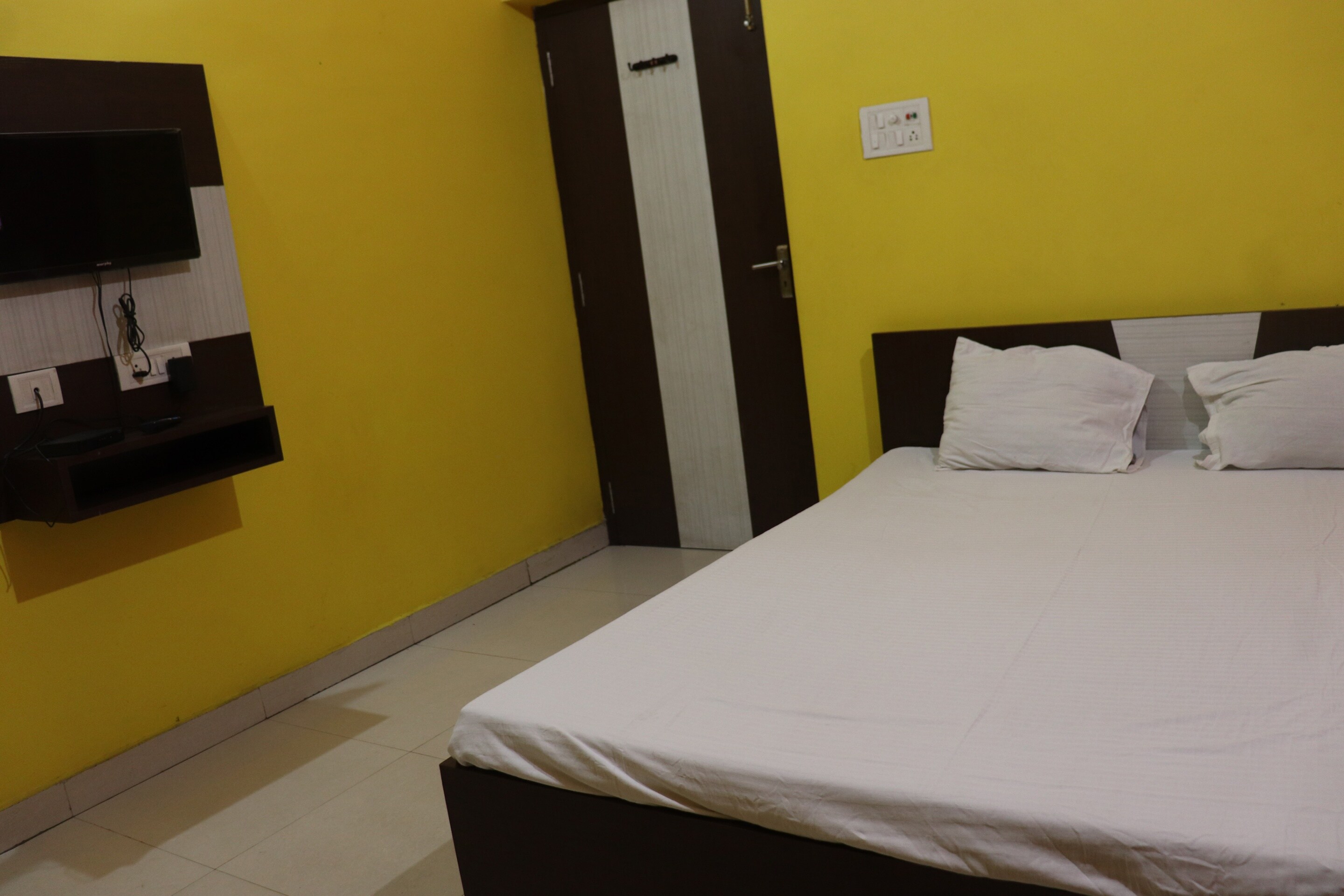 Hotel O Bhuneshwar Inn - Tap to explore photos