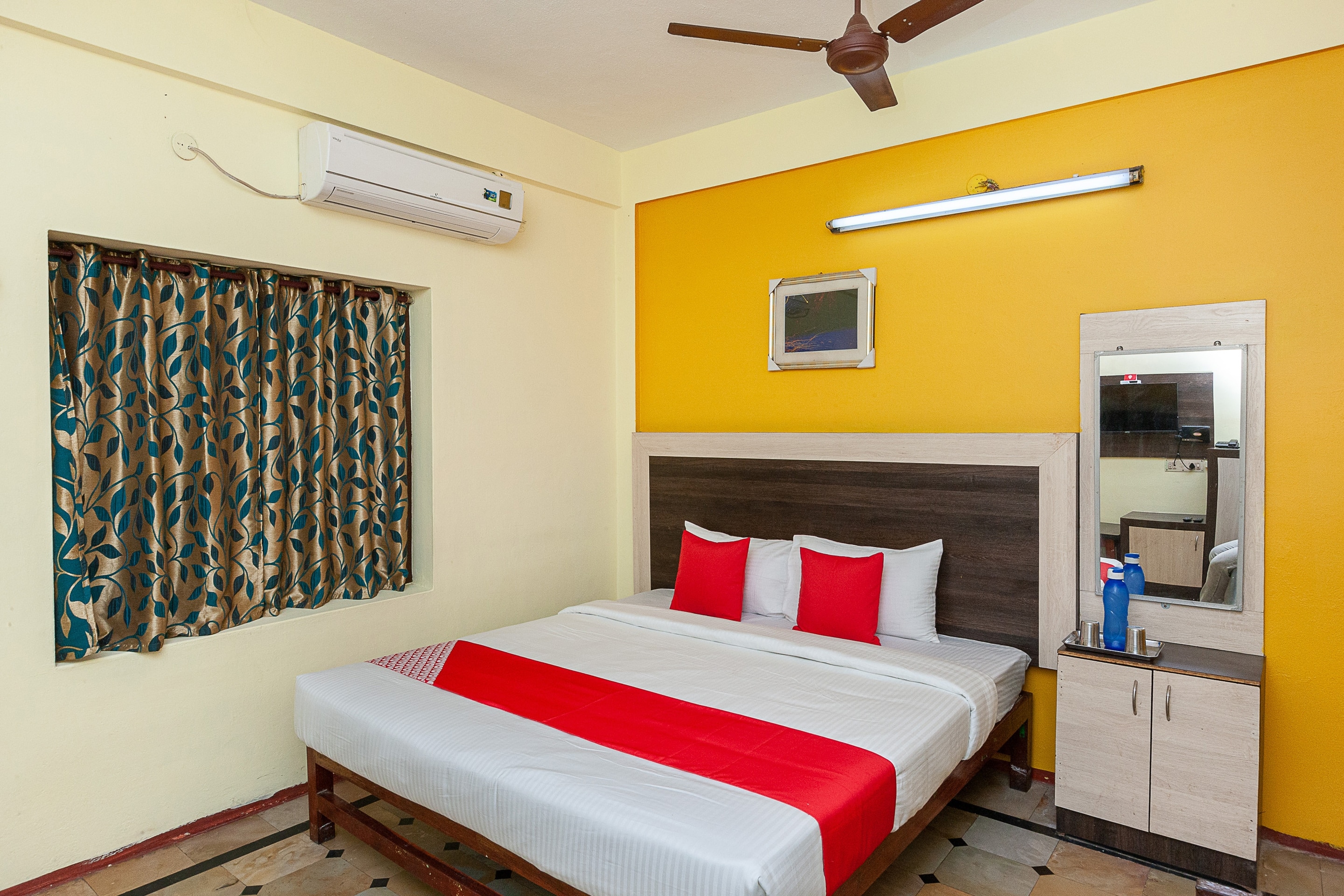 OYO Flagship 39387 Siva Hotel Resorts - Tap to explore photos