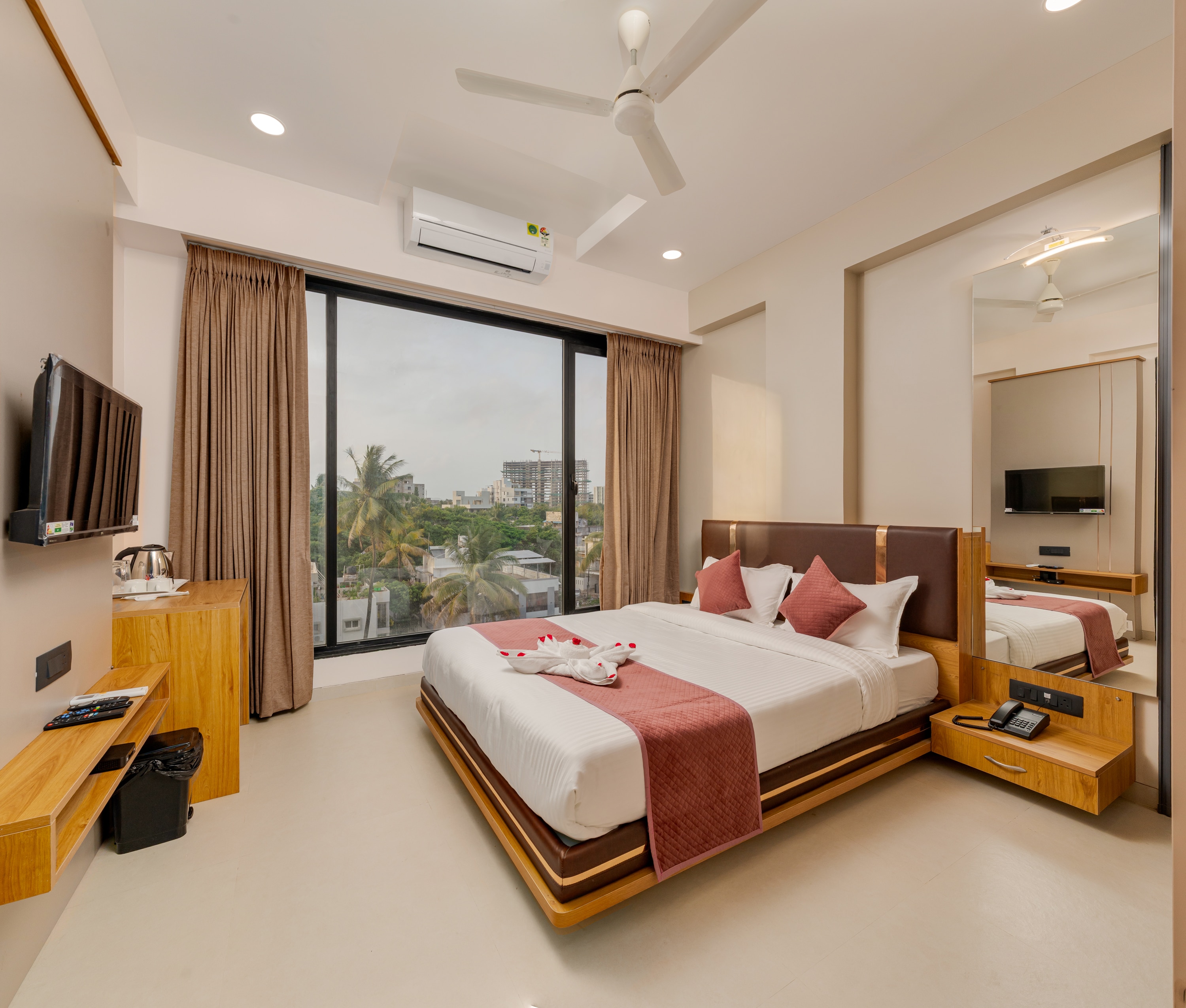 Deluxe Room AC 1