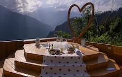 Glass Igloo Dome with Private open air jacuzzi, fireplace with gazebo, hammock with tree deck.