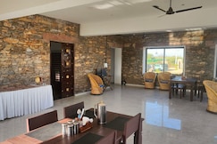 Agvani resort, Falna