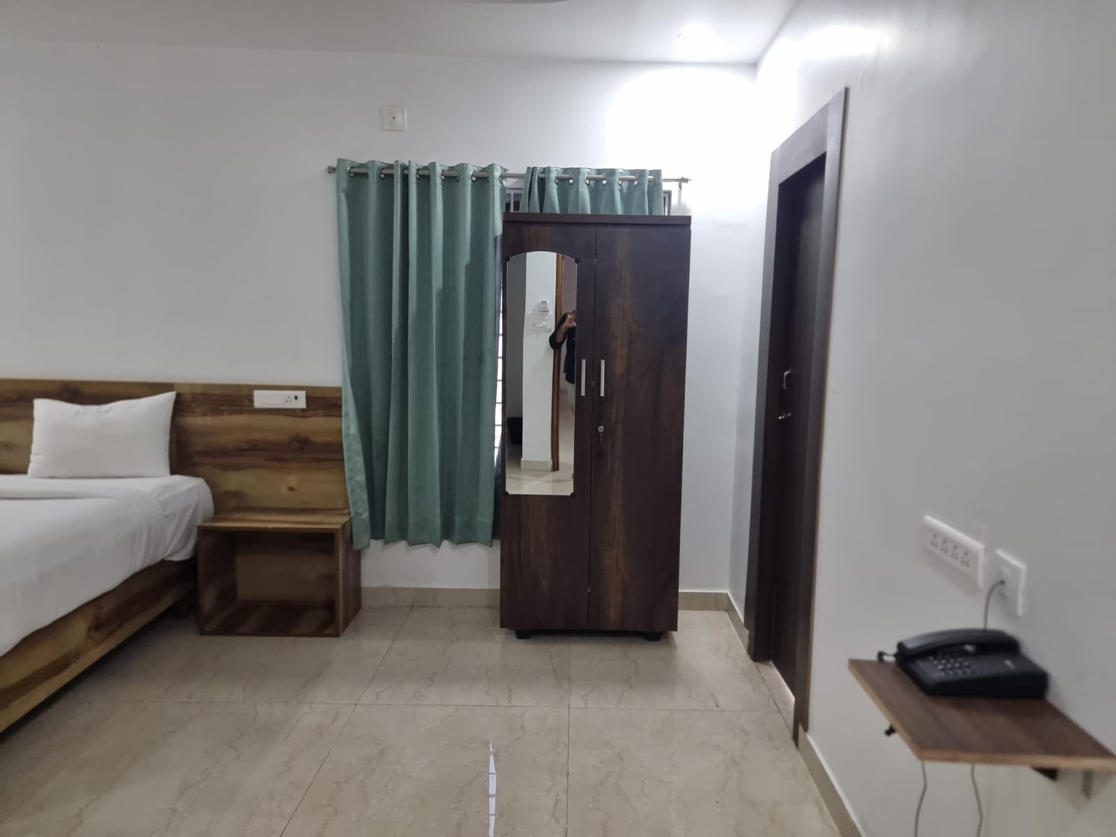 Hotel Elite Vistara - Tap to explore photos