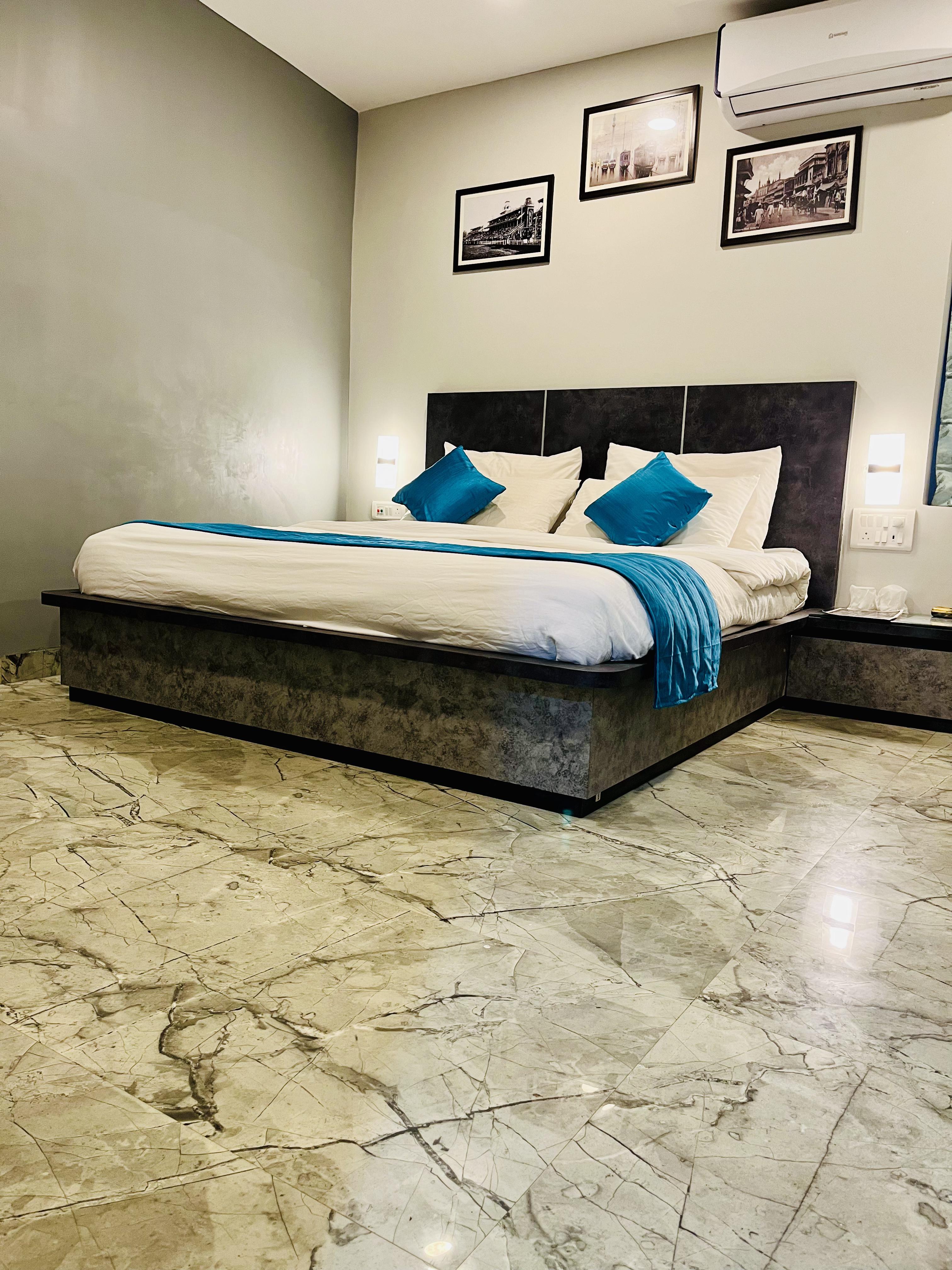 Hotel Solan - Tap to explore photos