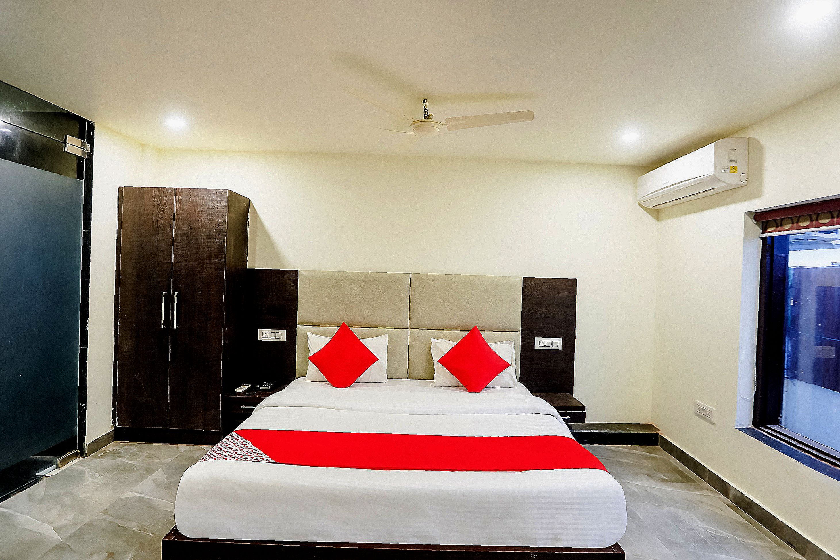 Townhouse Hotel O Krishna - Tap to explore photos
