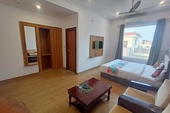 HOTEL GLOBAL INN GOLD- 1 KM FROM AWADH BUS STAND, Lucknow