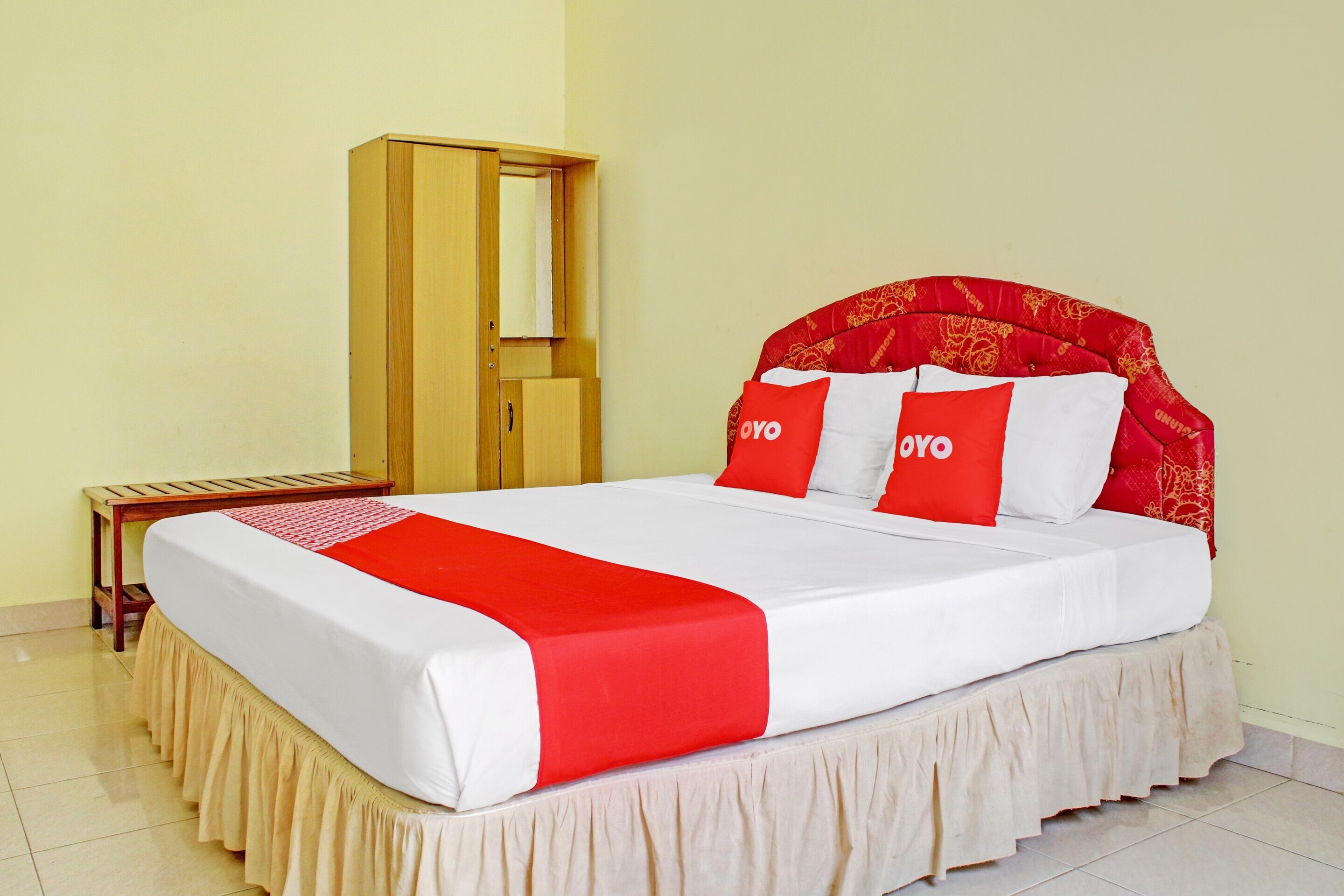 OYO 90423 Hotel Aman - Tap to explore photos