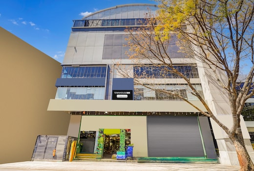 Super Townhouse Oak DLF Newtown Formerly South Square