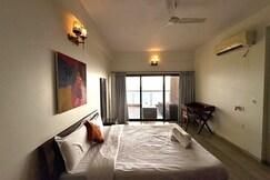 Sea-Facing Cozy 2BHK Apartment w/ pool in Panjim - E301, Goa