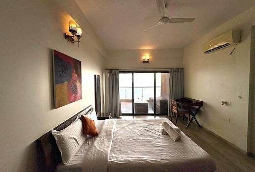Sea-Facing Cozy 2BHK Apartment w/ pool in Panjim - E301