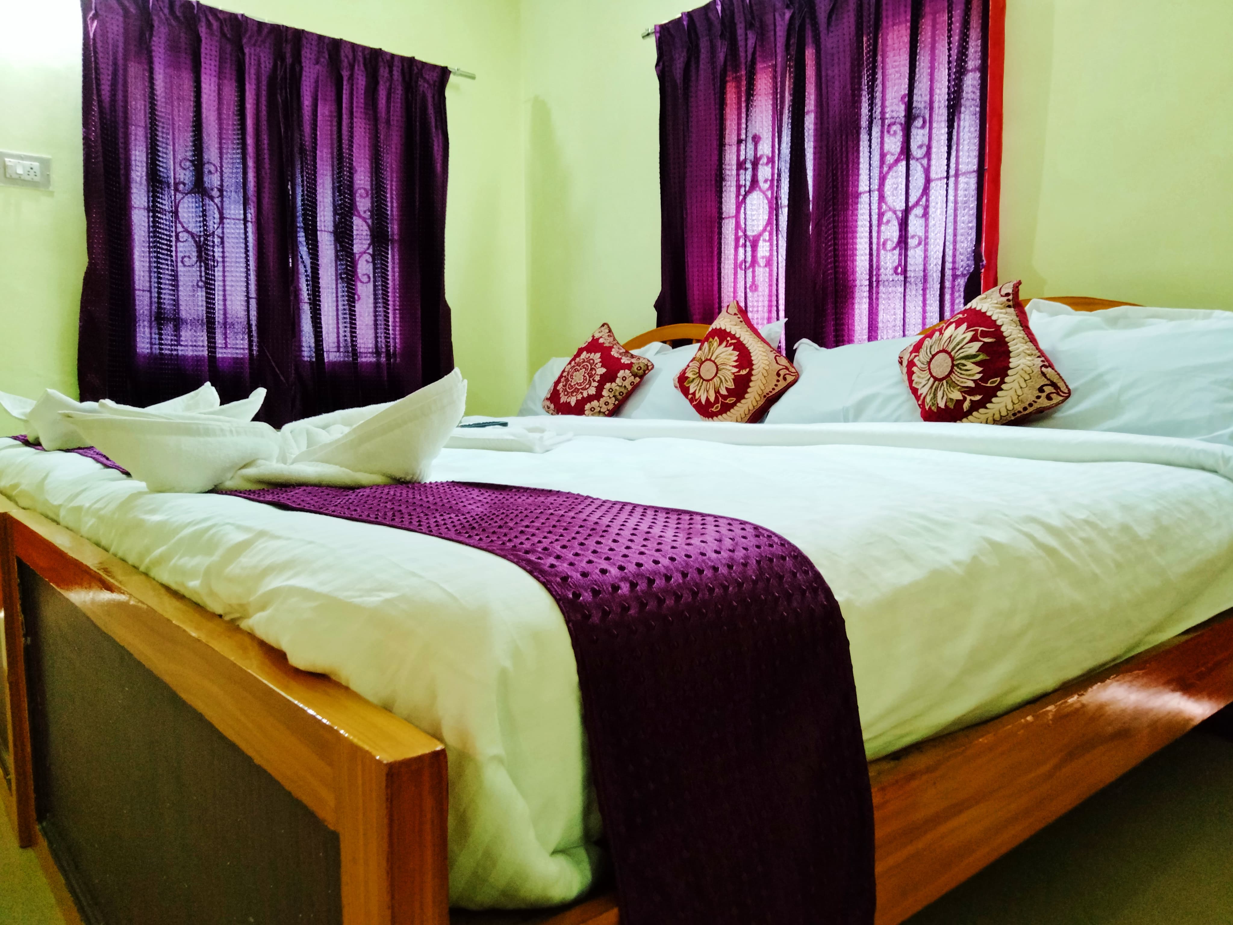 British Cliff Club Hotel Kodaikanal - Tap to explore photos
