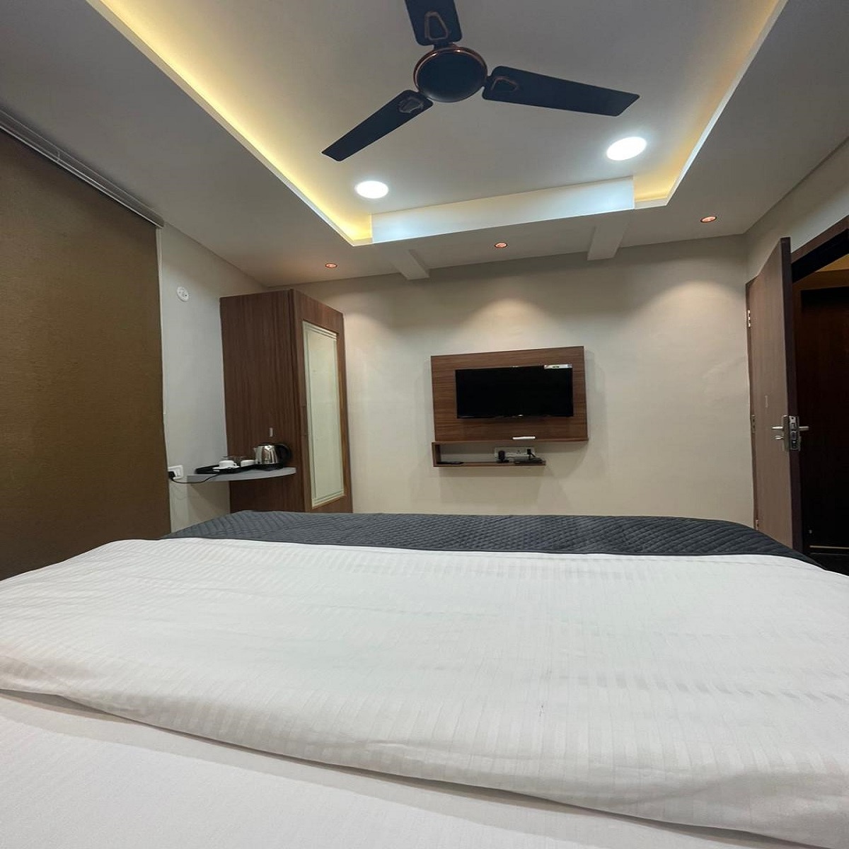 Hotel VISHWANATH INN - Tap to explore photos