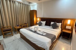 FALLS STREET by DC HILLS, Rishikesh