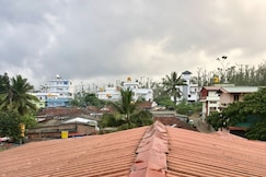 Single room with attached bathroom in Sakleshpur, Belur