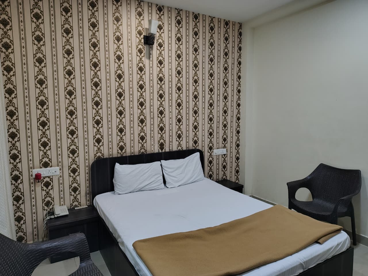 Hotel Sai Arya, Wardhaa 4