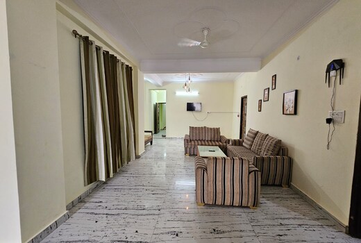 R202 1BHK IN KRISHNA NAGAR LUCKNOW