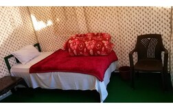Deluxe Camp