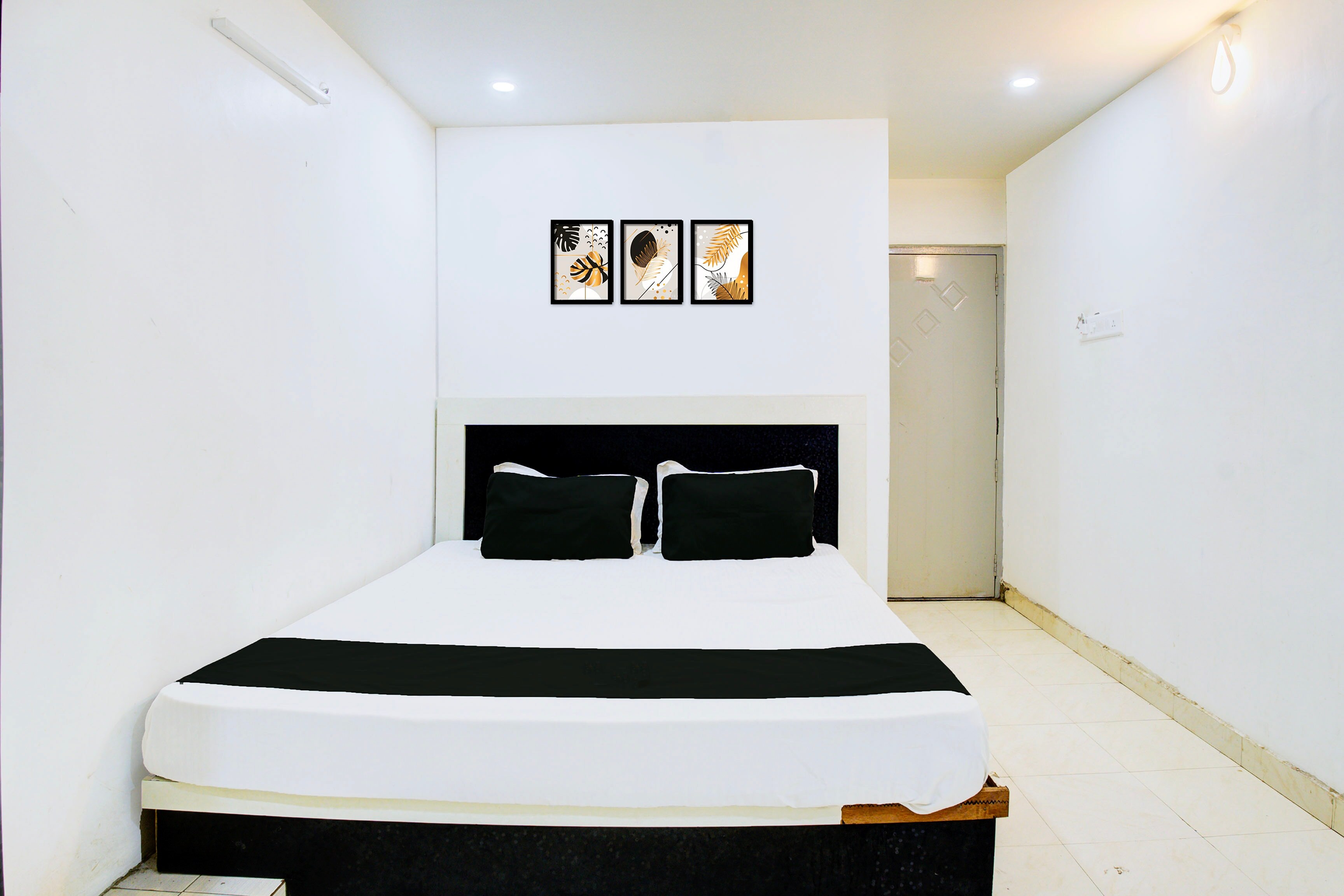 Hotel O Queen shell residency 3 - Tap to explore photos