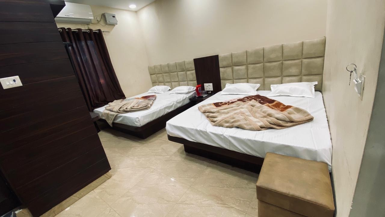 HOTEL VASU GUEST HOUSE - Tap to explore photos