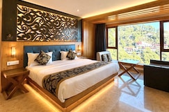 Hotel Queen Plaza 2 mins walk to Mall Road, KALSI