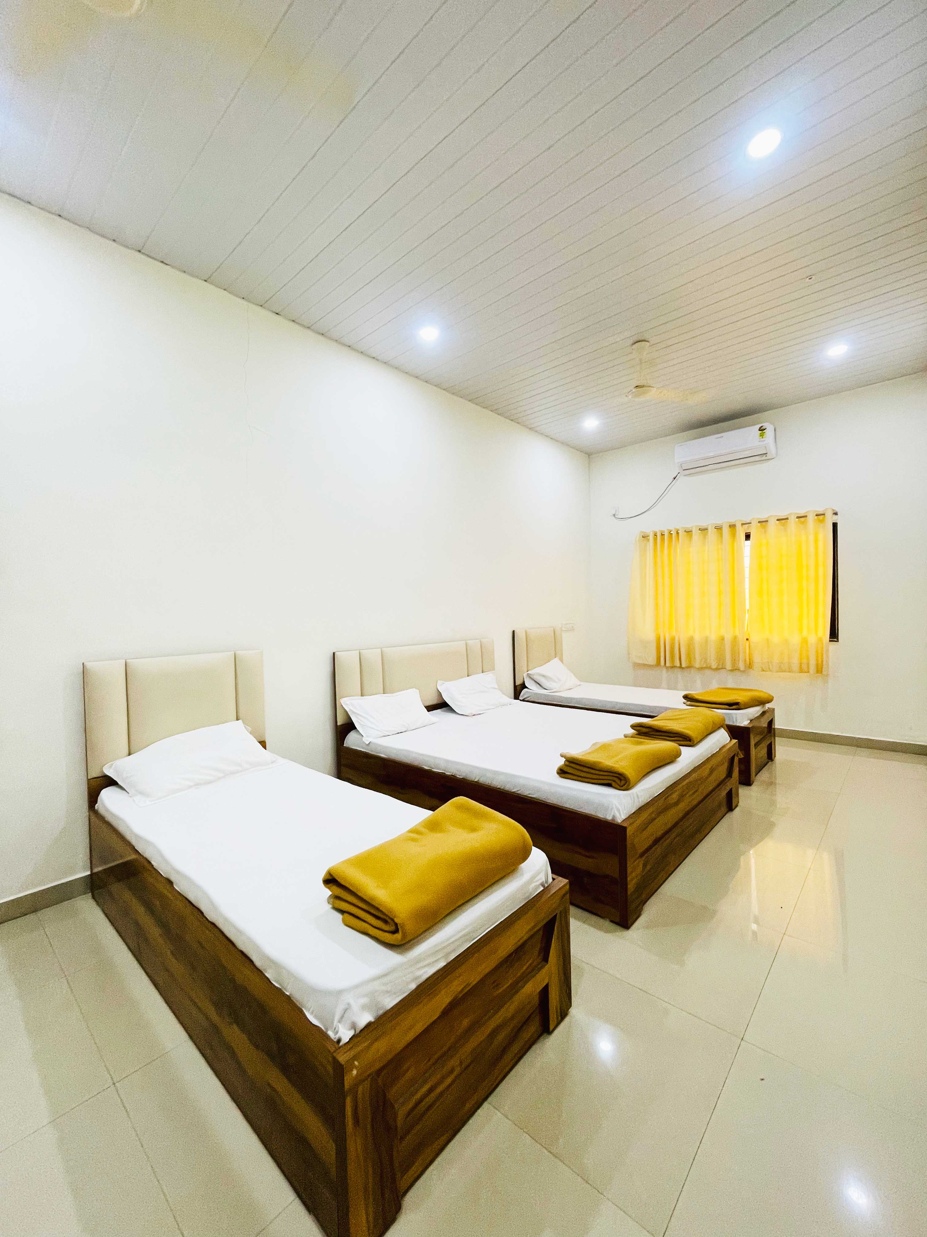 Hotel Amit Cafe and Lodging Bhimashankar Pune - Tap to explore photos