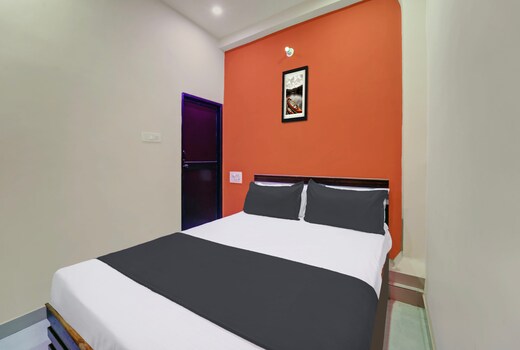 OYO 823438 Hotel Darkmoon Inn