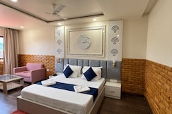Tiwari Hotel & Restaurant, Lohaghat