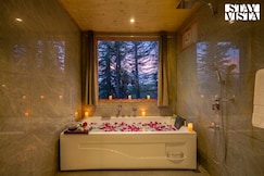 StayVista at Plum @ Plum @ The Orchard Song- Chail With Jacuzzi, Mashobra