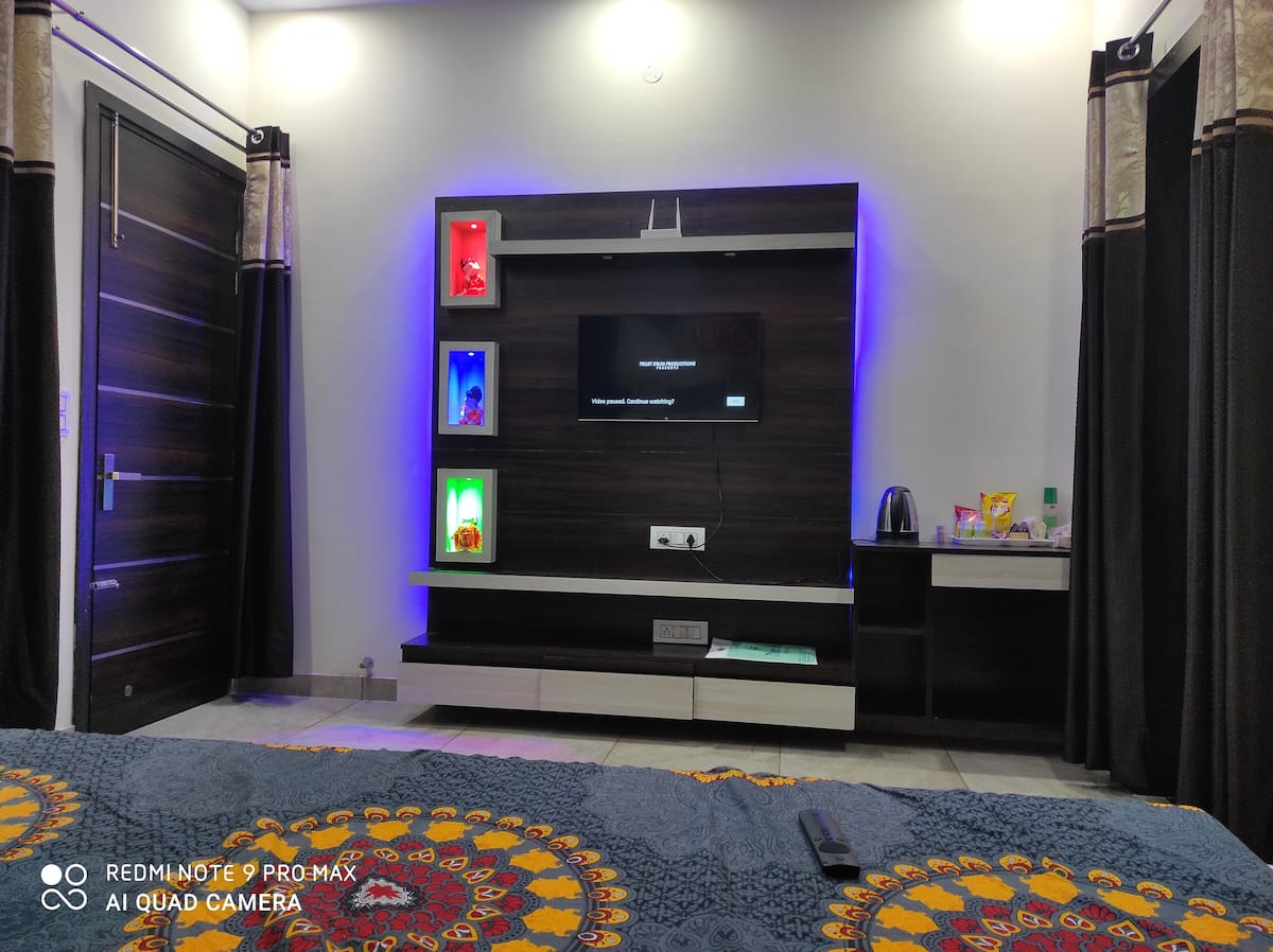 Bansal's Holiday Home - Tap to explore photos