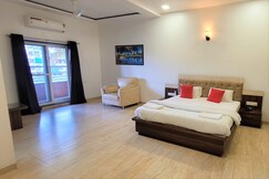 Hotel Om Inn, Wadgaon