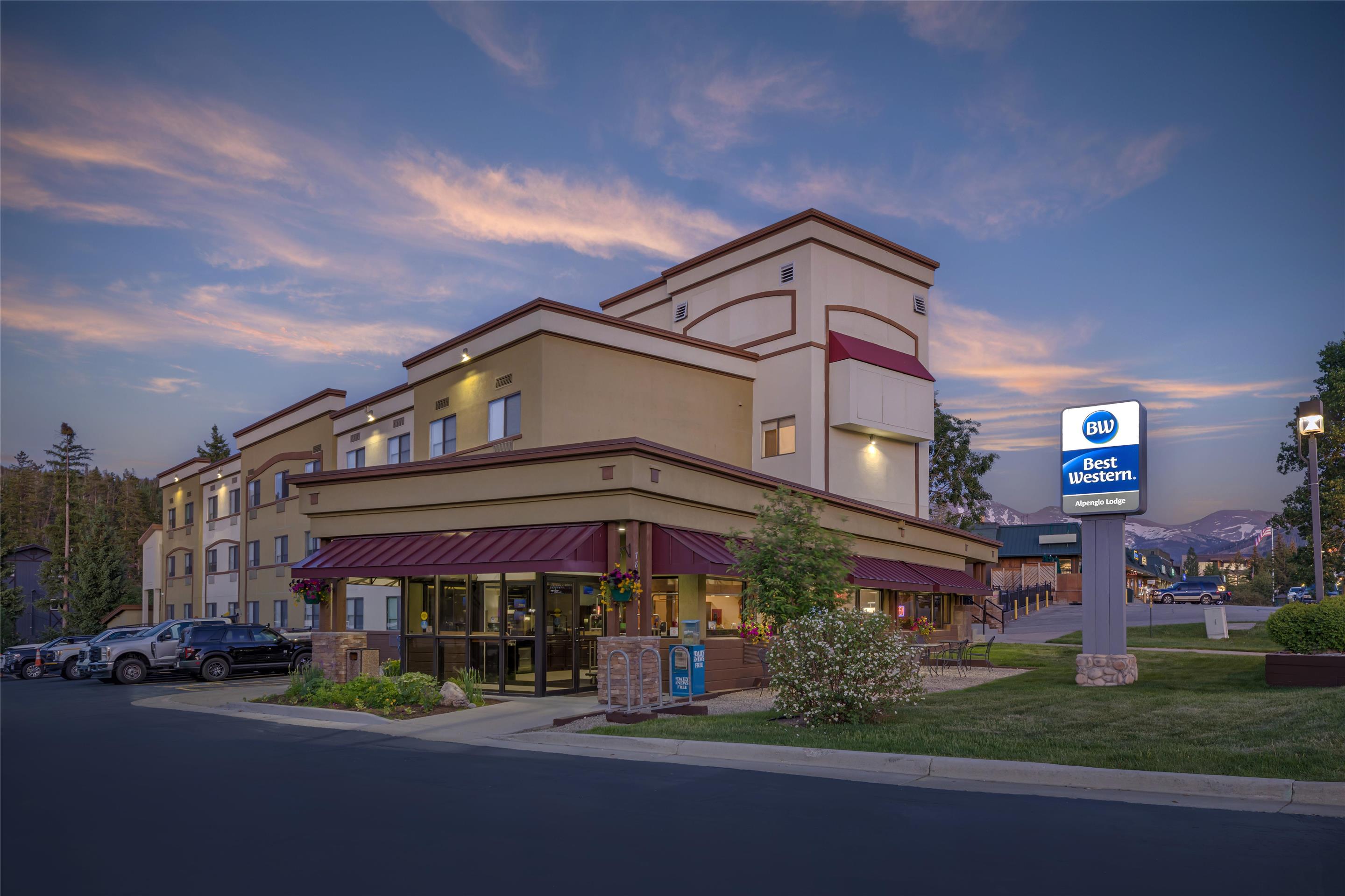 Best Western Alpenglo Lodge - Tap to explore photos