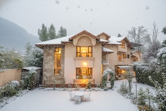 Hotel Alhamra Retreat- Nearby Shalimar Mughal Garden, Srinagar