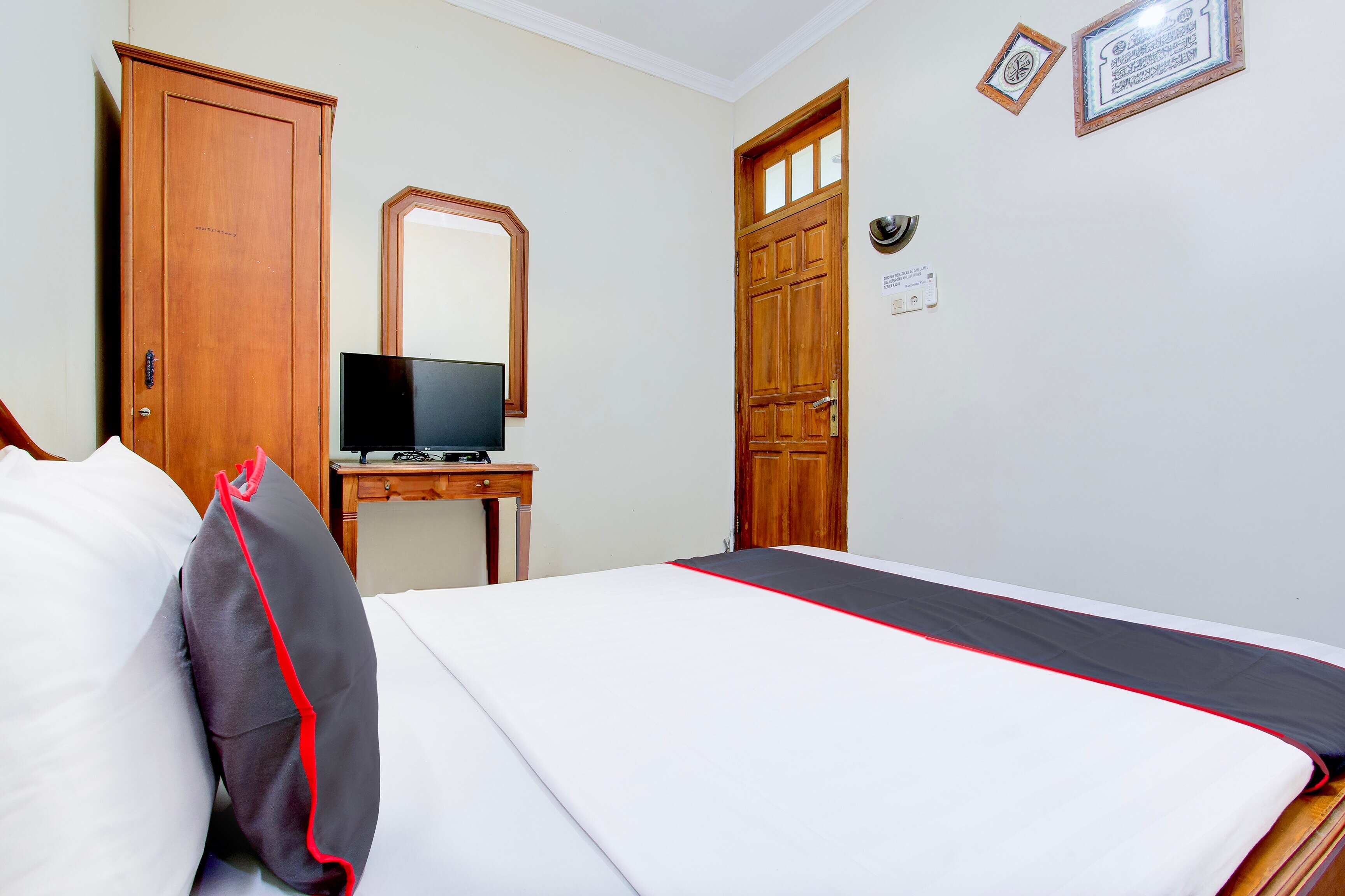 Hotel O Manahan Near Stadium Manahan Solo Formerly Atma Bhakti - Tap to explore photos